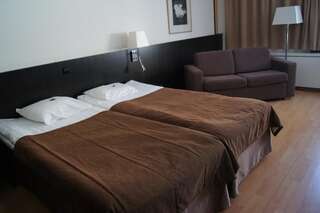 Отель Hotel Korpilampi Эспоо Двухместный номер "Комфорт" с 2 отдельными кроватями и видом на озеро-5